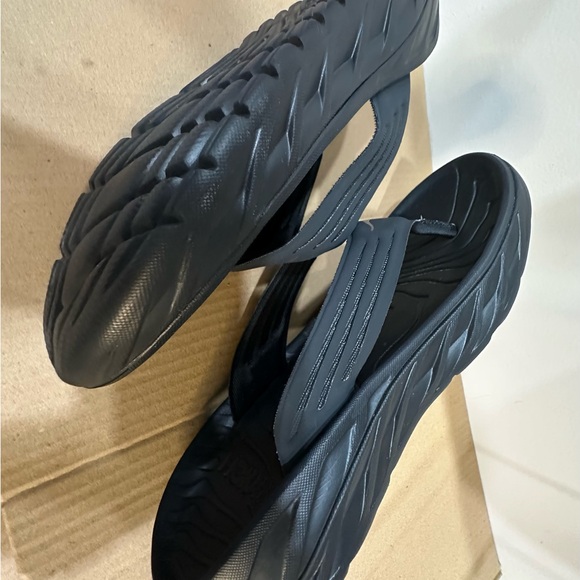 Men's/ women’s Black Foam Flip Flop Sandals - Picture 3 of 11